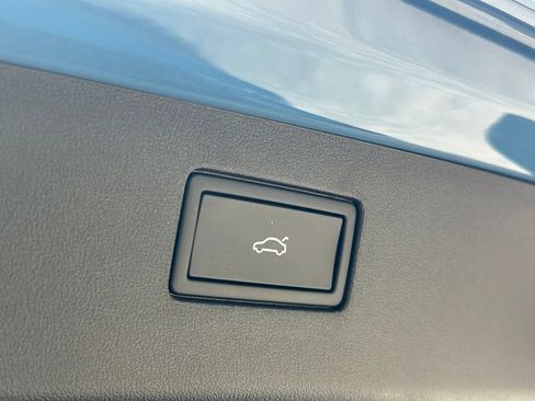 Used 2025 Volkswagen Tiguan SE FWD image 40