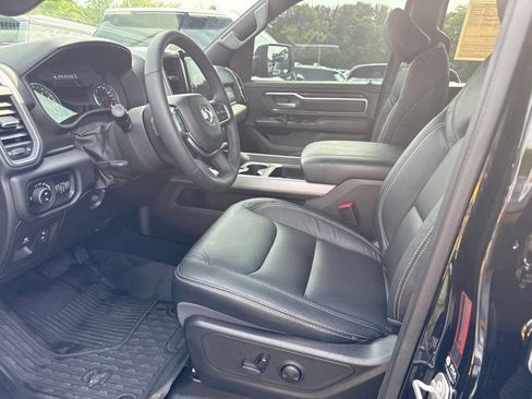 Used 2025 RAM 1500 Big Horn AWD/4WD image 3