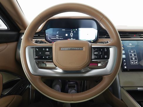 Used 2024 Land Rover Range Rover SV image 18