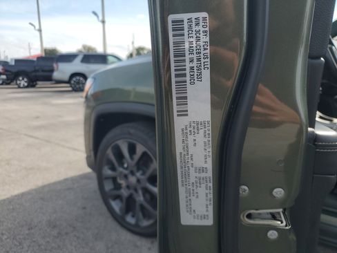 Used 2021 Jeep Compass Latitude w/ Driver Assistance Group image 30