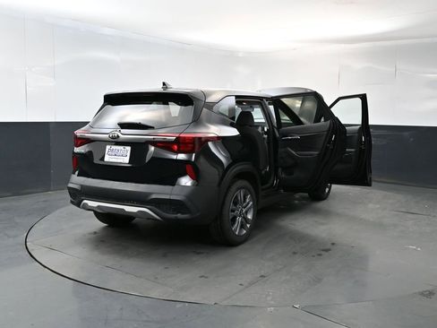 Used 2021 Kia Seltos LX AWD/4WD image 29