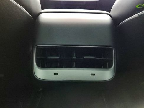 Used 2022 Tesla Model Y Long Range AWD/4WD image 38