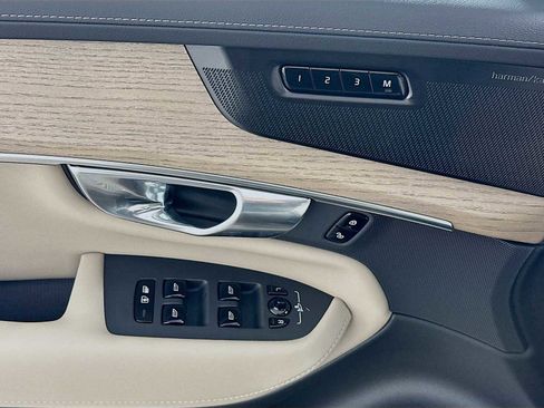New 2026 Volvo XC90 B6 Plus w/ Protection Package Premier image 17