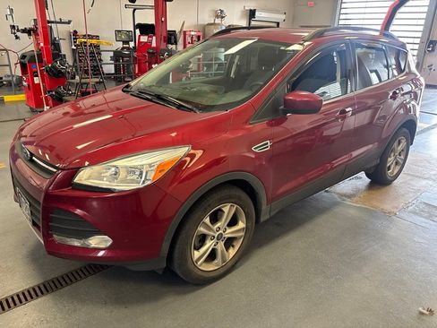 Used 2016 Ford Escape SE w/ Equipment Group 201A FWD image 2