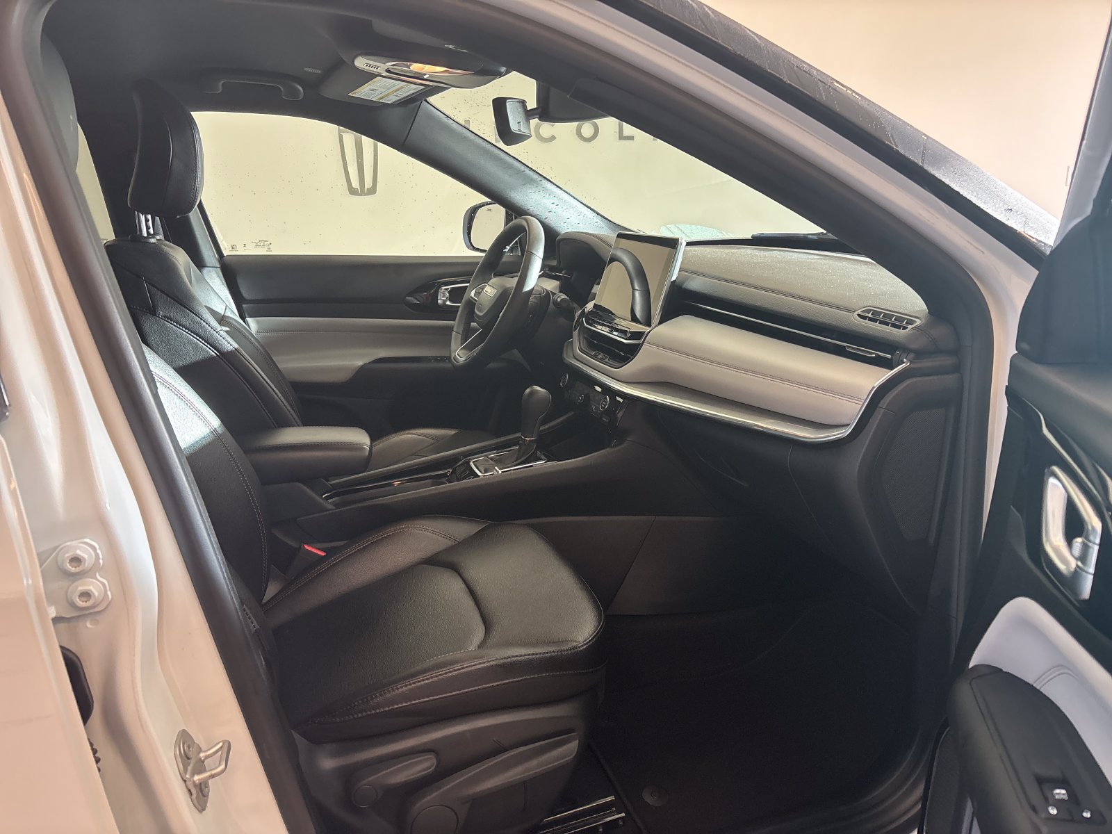 Used 2024 Jeep Compass Limited AWD/4WD image 6