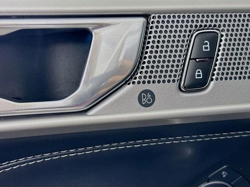 Used 2022 Ford Explorer Limited image 19