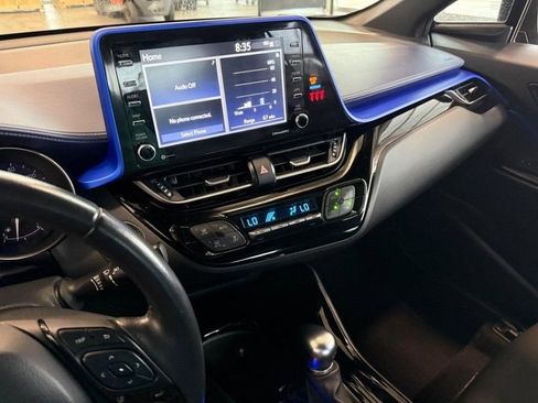 Used 2022 Toyota C-HR XLE FWD image 22
