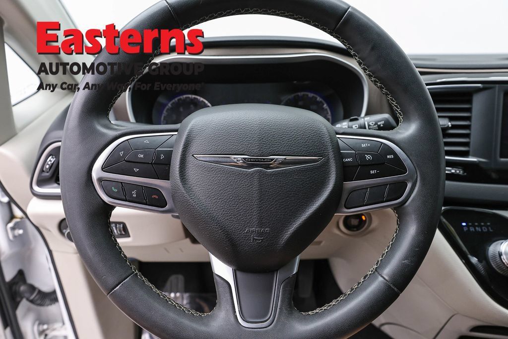 Used 2022 Chrysler Voyager LX FWD image 10