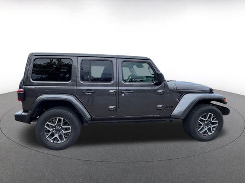 Used 2025 Jeep Wrangler Unlimited Sahara AWD/4WD image 8