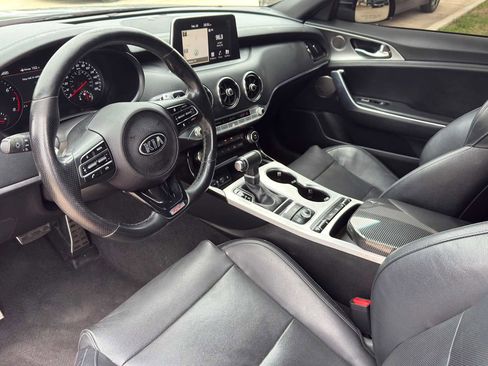 Used 2020 Kia Stinger GT1 image 9