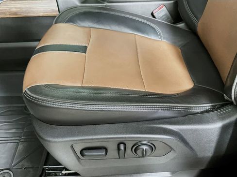 Used 2021 Chevrolet Silverado 1500 High Country w/ Technology Package image 32