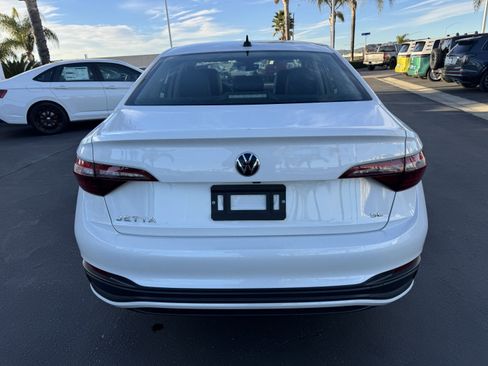 Used 2024 Volkswagen Jetta SE w/ Panoramic Sunroof Package image 9