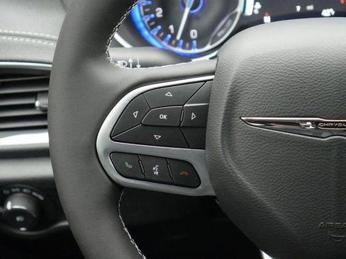New 2026 Chrysler Pacifica Limited w/ Uconnect Theater Family Group AWD/4WD image 19