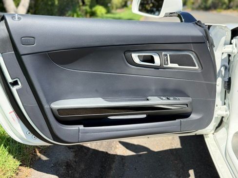 Used 2018 Mercedes-Benz AMG GT Roadster w/ Lane Tracking Package image 18