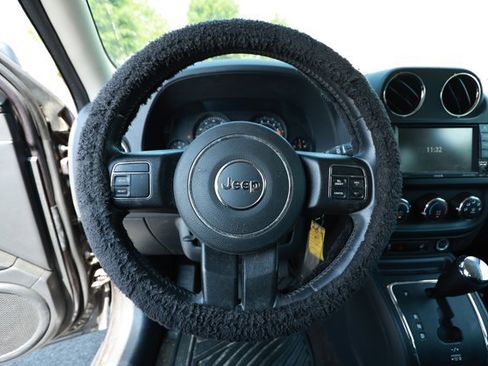 Used 2017 Jeep Patriot High Altitude FWD image 6