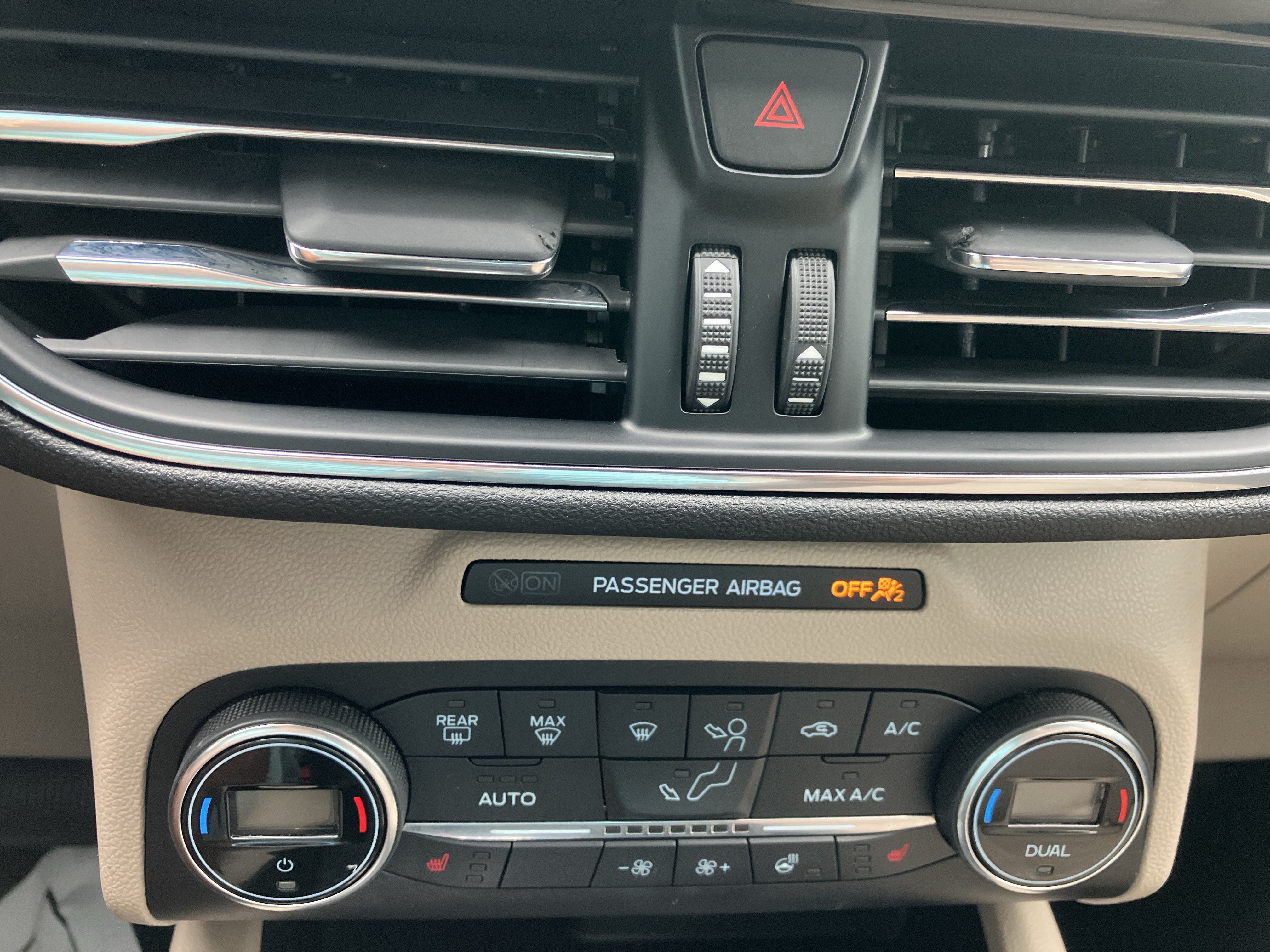 Used 2020 Ford Escape Titanium AWD/4WD image 25