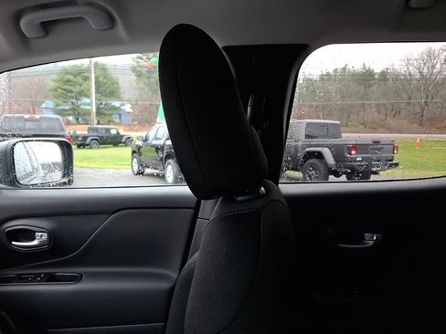 Used 2023 Jeep Renegade Latitude image 17