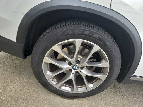 Used 2023 BMW X5 xDrive40i w/ Premium Package AWD/4WD image 4