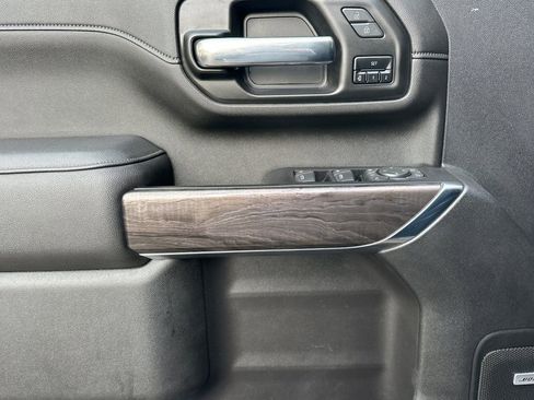 Used 2022 Chevrolet Silverado 2500 LTZ w/ LTZ Premium Package image 11