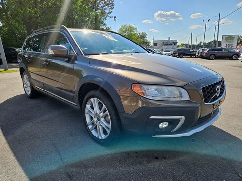 Used 2016 Volvo XC70 T5 Premier w/ Proximity Package AWD/4WD image 3