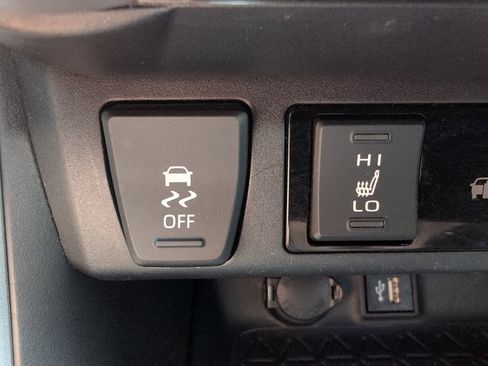Used 2023 Toyota RAV4 XSE AWD/4WD image 39