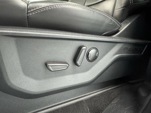 Used 2025 Ford Expedition Platinum AWD/4WD image 16