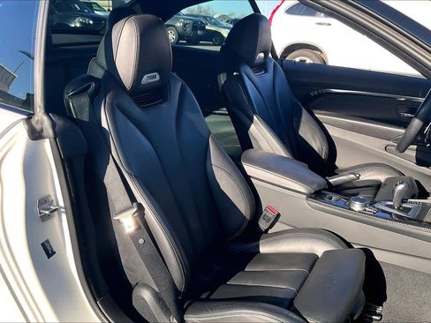 Used 2017 BMW M4 Convertible image 10