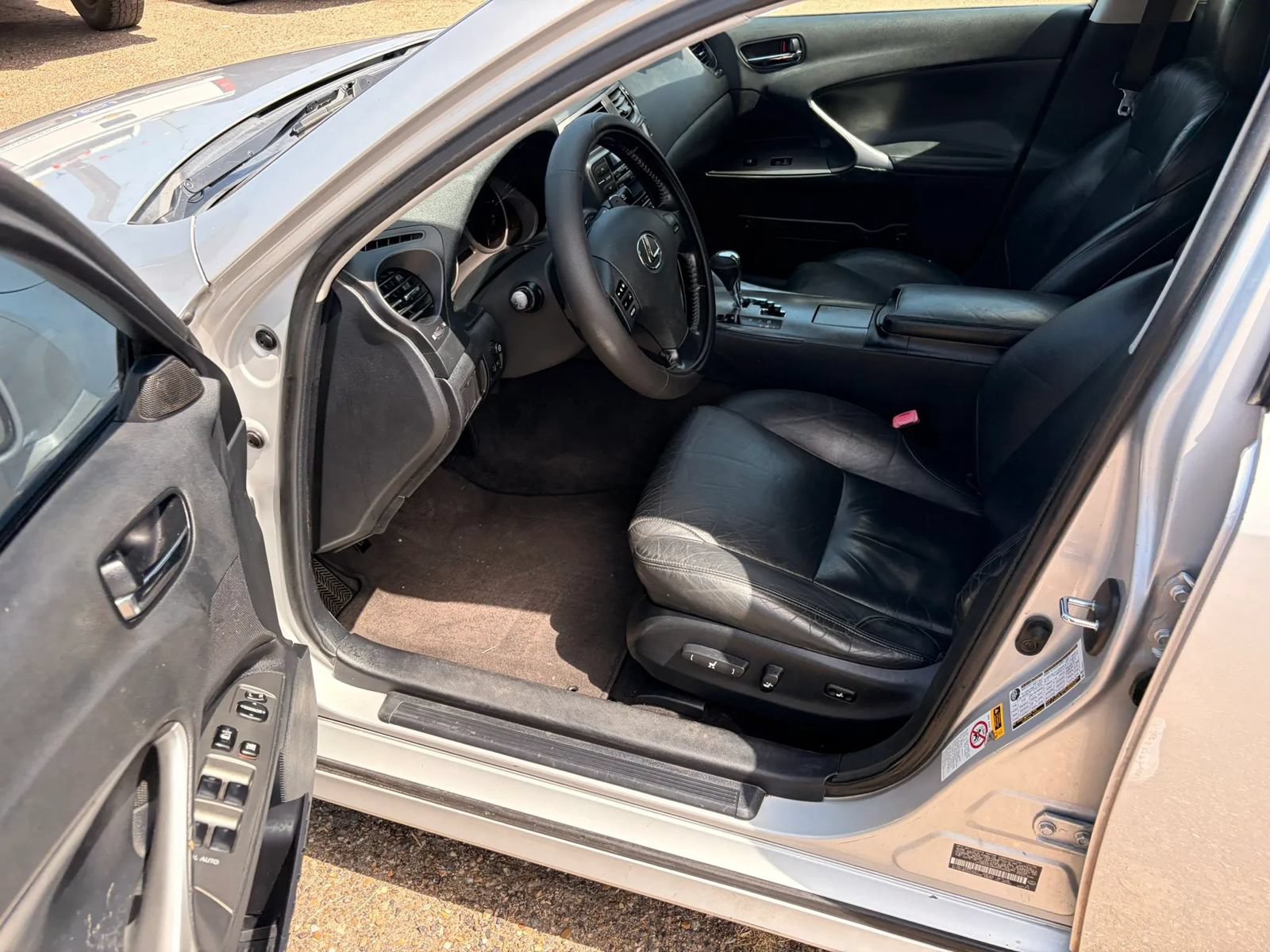 Used 2006 Lexus IS 250 w/ Preferred Accessory Pkg RWD image 29