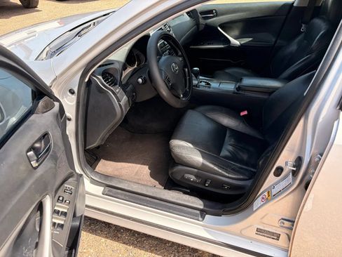 Used 2006 Lexus IS 250 w/ Preferred Accessory Pkg RWD image 29