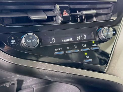 Used 2022 Toyota Camry SE FWD image 21