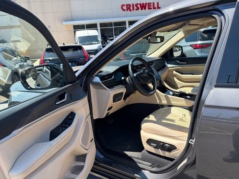 Used 2022 Jeep Grand Cherokee L Limited AWD/4WD image 15
