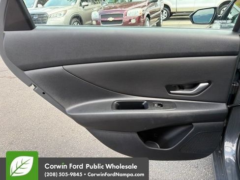 Used 2023 Hyundai Elantra Limited FWD image 27