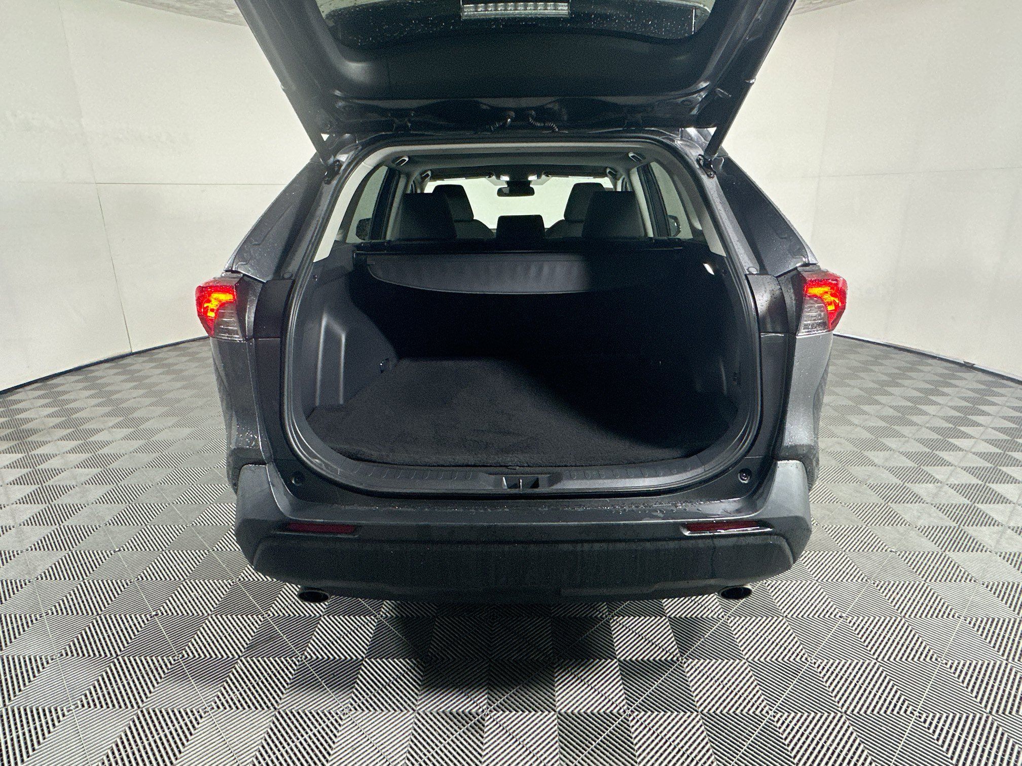 Used 2023 Toyota RAV4 XLE w/ Convenience Package FWD image 31