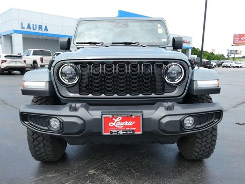 Used 2024 Jeep Gladiator Sport AWD/4WD image 10