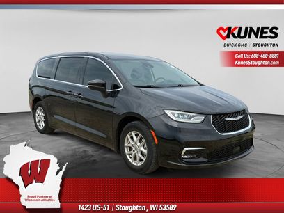 Used 2023 Chrysler Pacifica Touring-L
