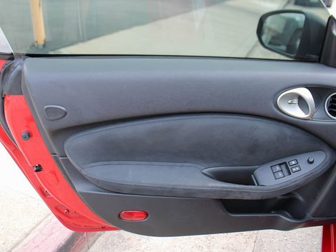 Used 2010 Nissan 370Z Touring w/ Sport Pkg RWD image 31