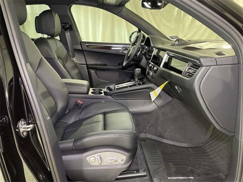 New 2026 Porsche Macan image 23