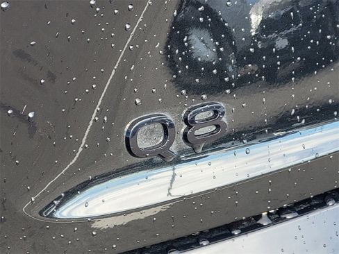 Used 2024 Audi Q8 e-tron Premium Plus image 15