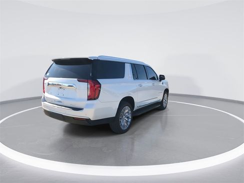 Used 2024 GMC Yukon XL SLT w/ SLT Luxury Package image 8