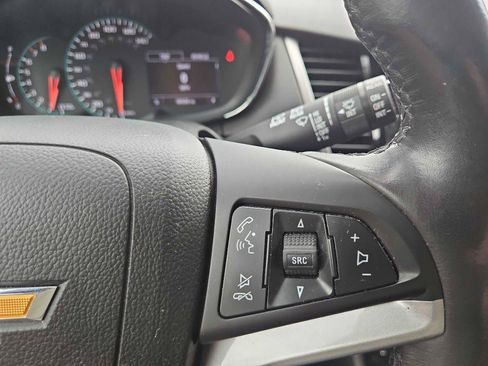 Used 2019 Chevrolet Trax LT w/ LT Convenience Package FWD image 16