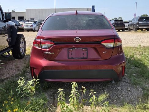 Used 2022 Toyota Corolla LE FWD image 4