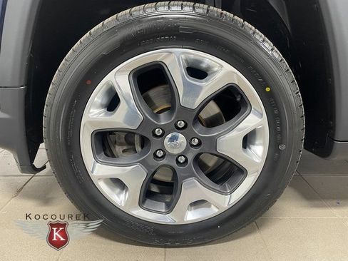 Used 2018 Jeep Compass Limited AWD/4WD image 8
