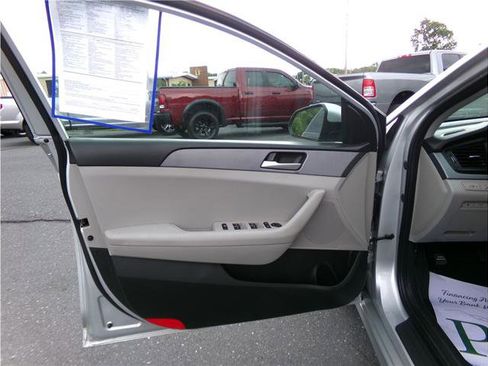 Used 2018 Hyundai Sonata ECO FWD image 2