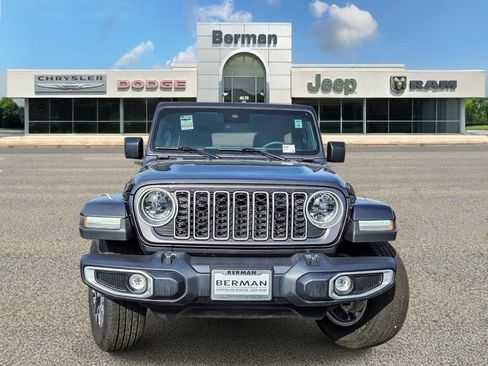 Used 2025 Jeep Wrangler Unlimited Sahara w/ Safety Group AWD/4WD image 5