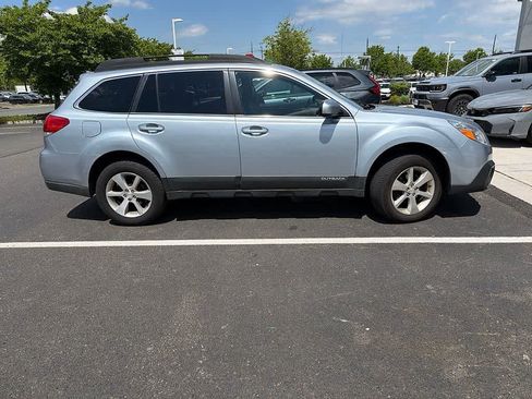 Used 2014 Subaru Outback 2.5i Limited w/ Moonroof Package AWD/4WD image 4