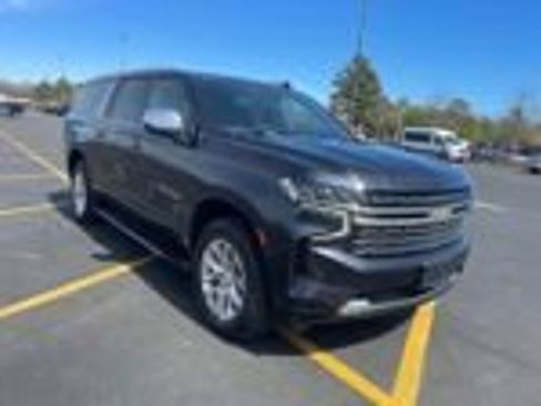 Used 2023 Chevrolet Suburban High Country image 5
