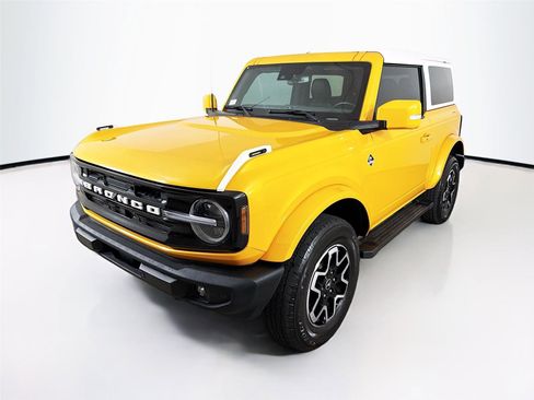 Used 2022 Ford Bronco Outer Banks image 3