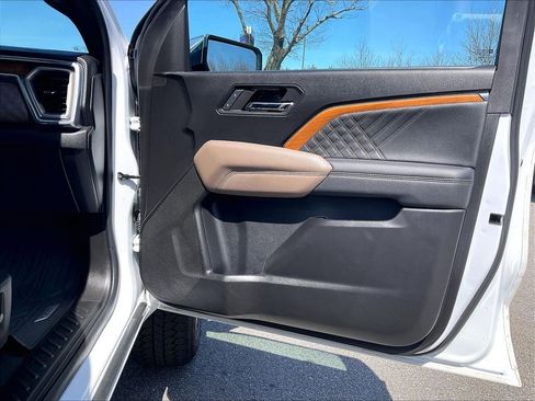 Used 2024 GMC Canyon Denali AWD/4WD image 11