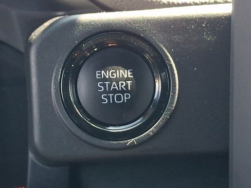Used 2025 Toyota Tacoma SR5 AWD/4WD image 23