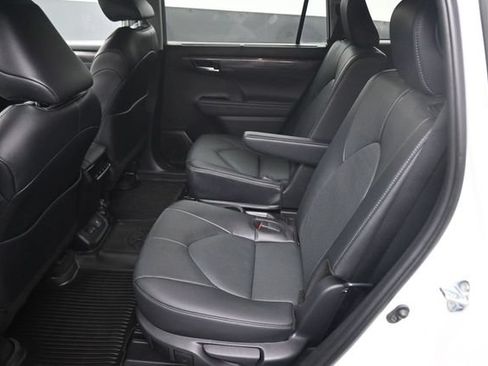 Certified 2025 Toyota Highlander Limited AWD/4WD image 20